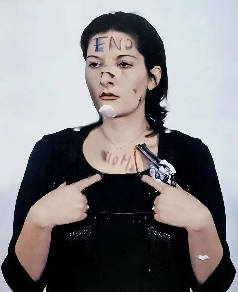 美女麻醉任人摆布结果太可怕美女为了搞艺术，玩大了！19