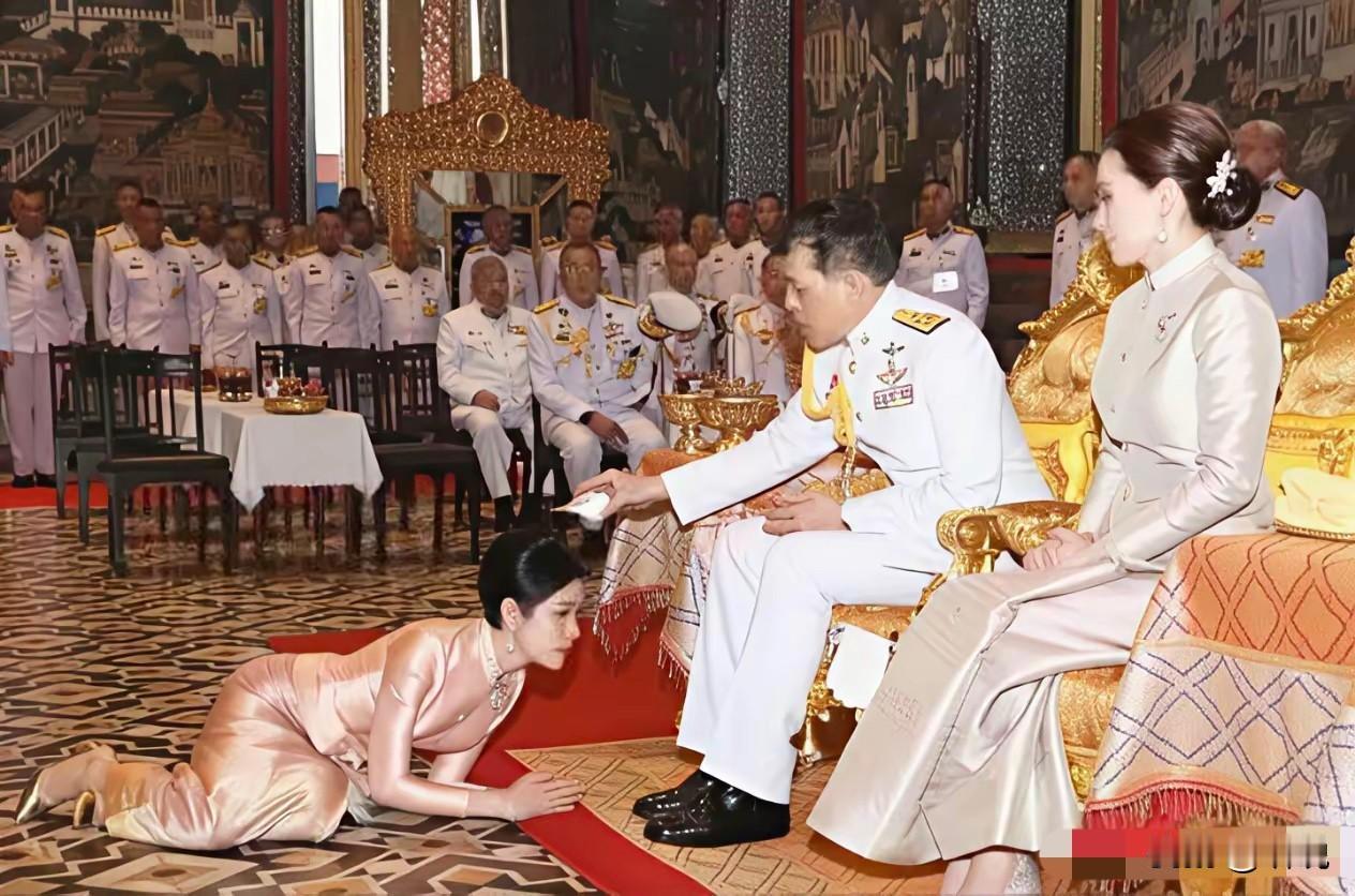 自古妻子和小妾的地位，这张照片中一目了然