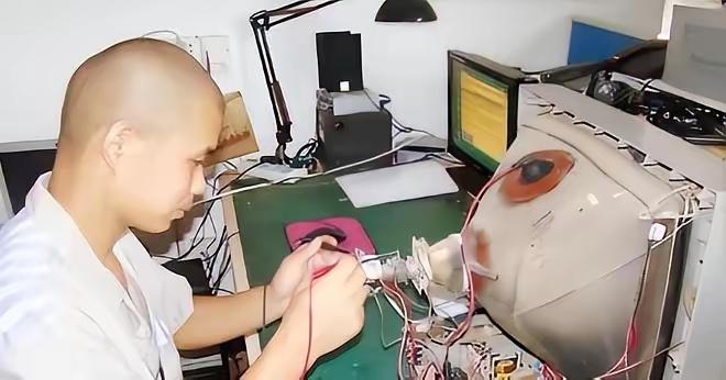 1992浙大高材生徒手开手铐越狱！不是为逃罪，竟是为填补中国技术空白？19