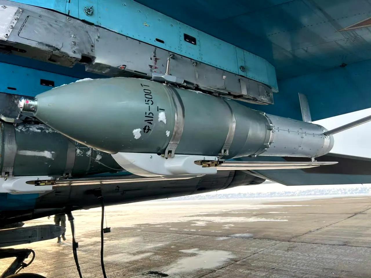 俄罗斯研制的UMPB-5滑翔制导套件首度露出阵容。相比之前的UMPB和UMPK系