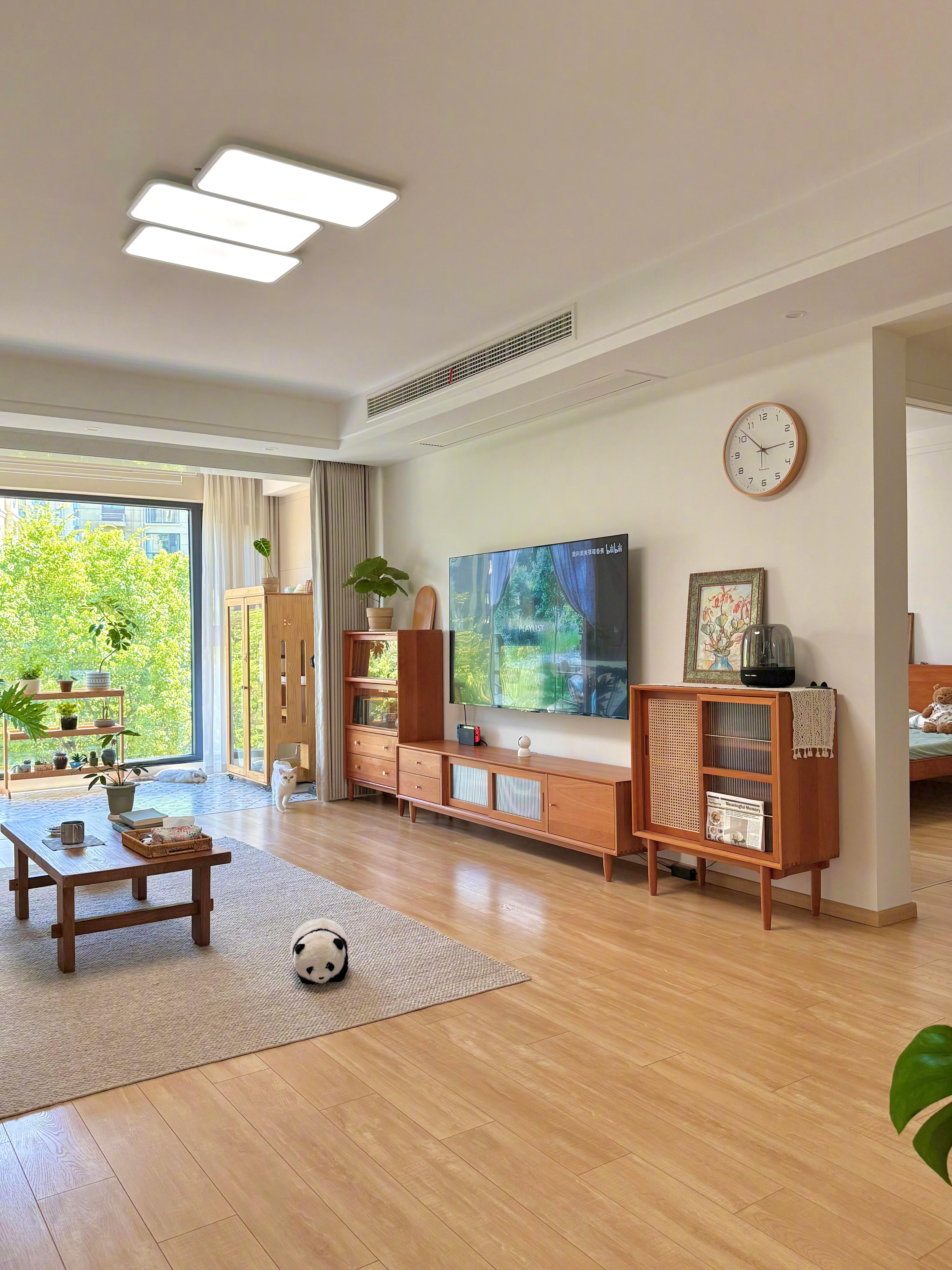 该怎么形容住进梦中情房的幸福呢？💐两人两猫，住在110平小家，过简单平常又有趣的生活🏡