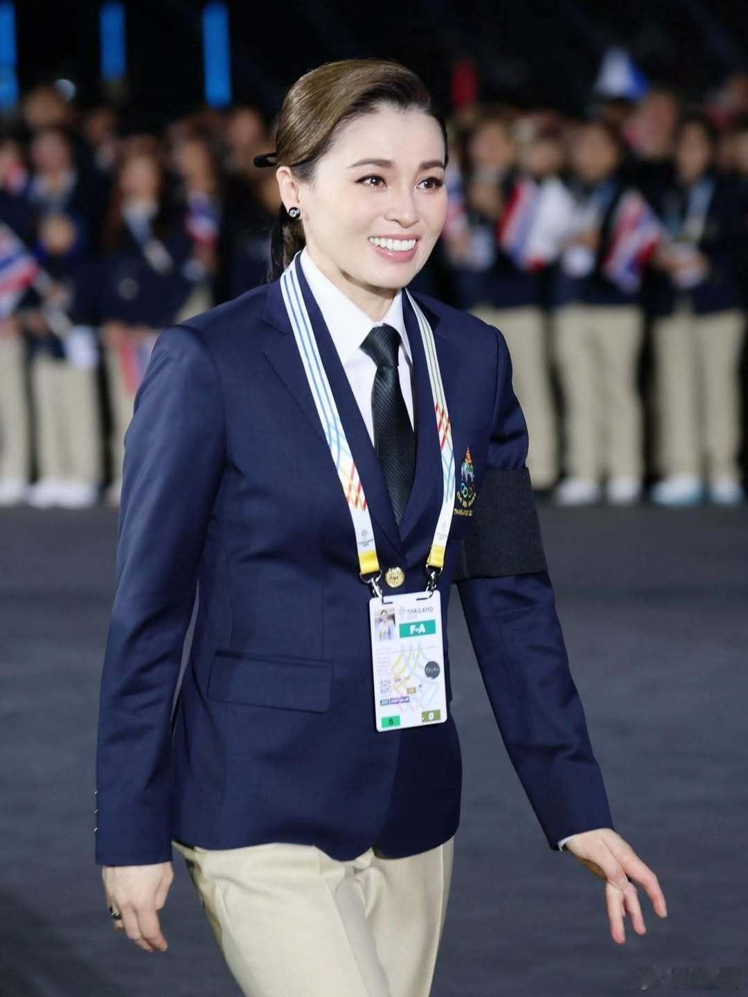 泰国王室🇹🇭12月9日，苏提达王后出席在泰国举办的第33届东南亚运动会开幕