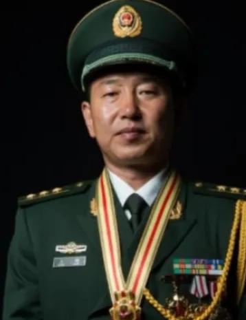 2008年，一群恐怖分子袭击了我国南疆的一个检查站，残忍杀害多名队员，指挥员王刚