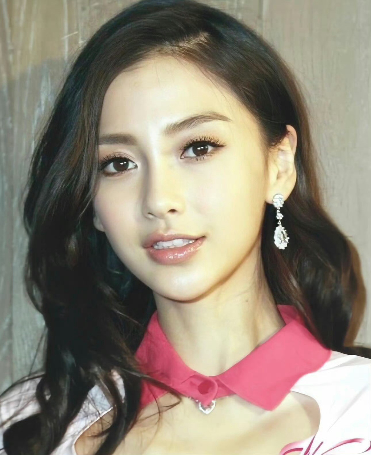 Angelababy港女配港曲鼻姐各种风格轻松驾驭，任何风格都能美到令人震惊，