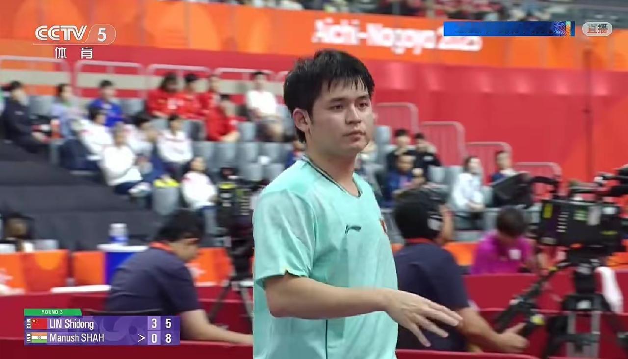 小石头：划手指，这是什么操作啊？张本：学东哥呗。小石头：怎么就输给阿拉米扬了