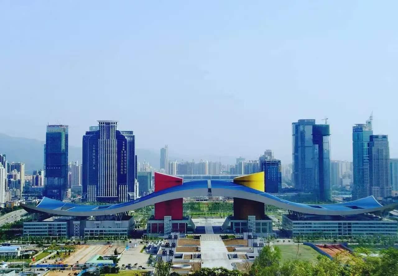 感受一下深圳CBD沧海桑田的变化。前三张图片是我在20年前拍摄的深圳福田CBD