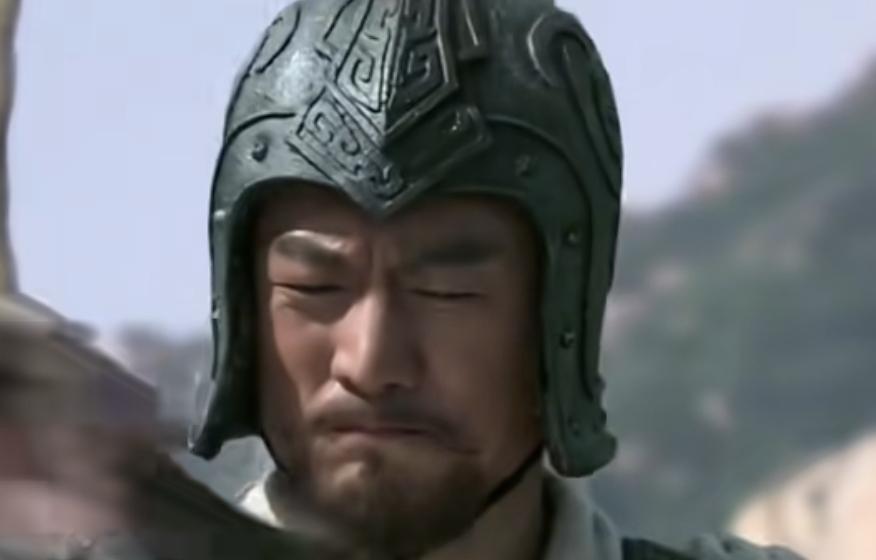 很多人都被《三国演义》骗了！“温酒斩华雄”根本不是关羽干的！正史《三国志