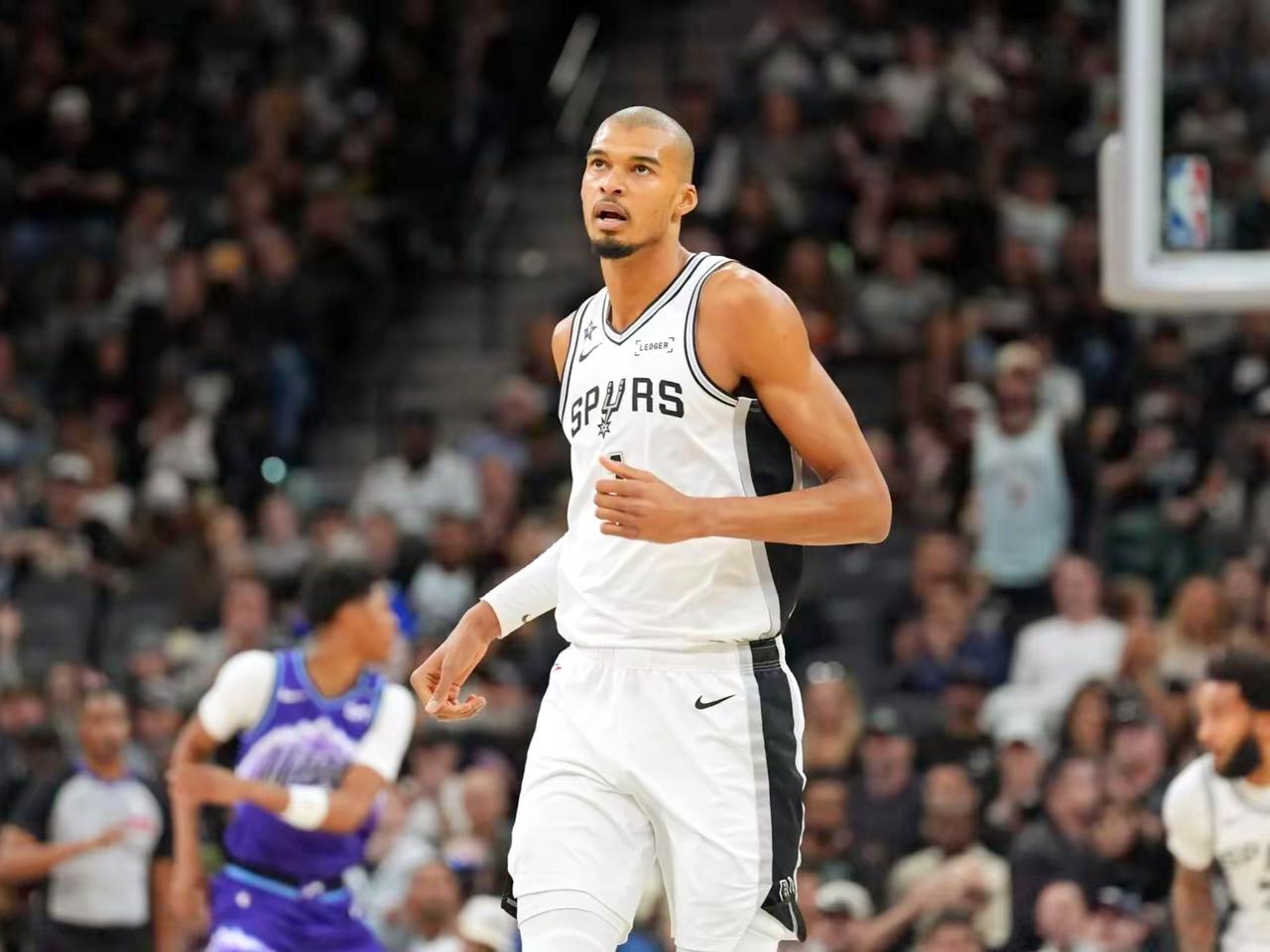 入选全明星首发的文班亚马，为何特意提到少林之行？文班亚马凭着这个赛季的出色表