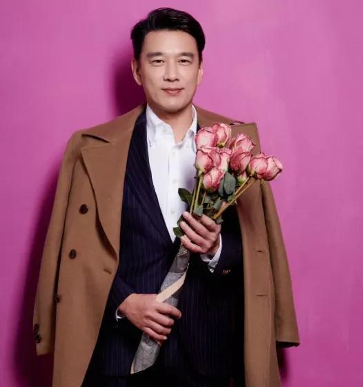 终于搞清楚了！为什么王耀庆不愿意回到三立电视。本来以为是他嫌赚的不够多，没想