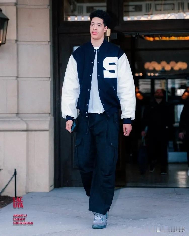 快船年轻中锋尼德豪泽真是太可惜了！在今天快船客场挑战国王的比赛中，目前双方的第三