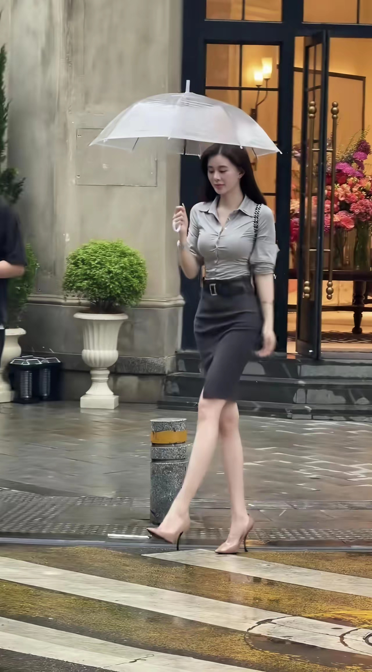 还没有结婚，工地干活，月薪5000的话，有没有必要去追这个女孩子？