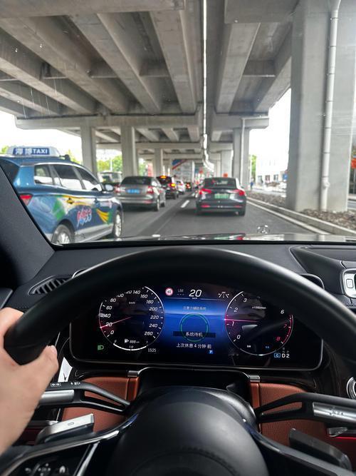 坦白了！我就是一个对车毫无兴趣的男人朋友刚提了辆宝马，兴奋地约我试驾。我坐在