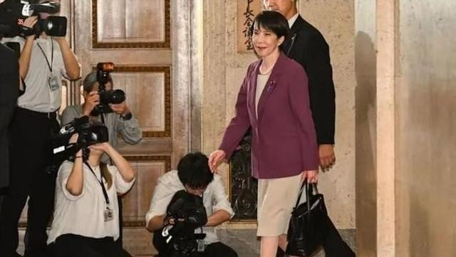 新加坡联合早报评论道：“冰冻三尺非一日之寒，中国此次对日本的强烈反制，高市的失言