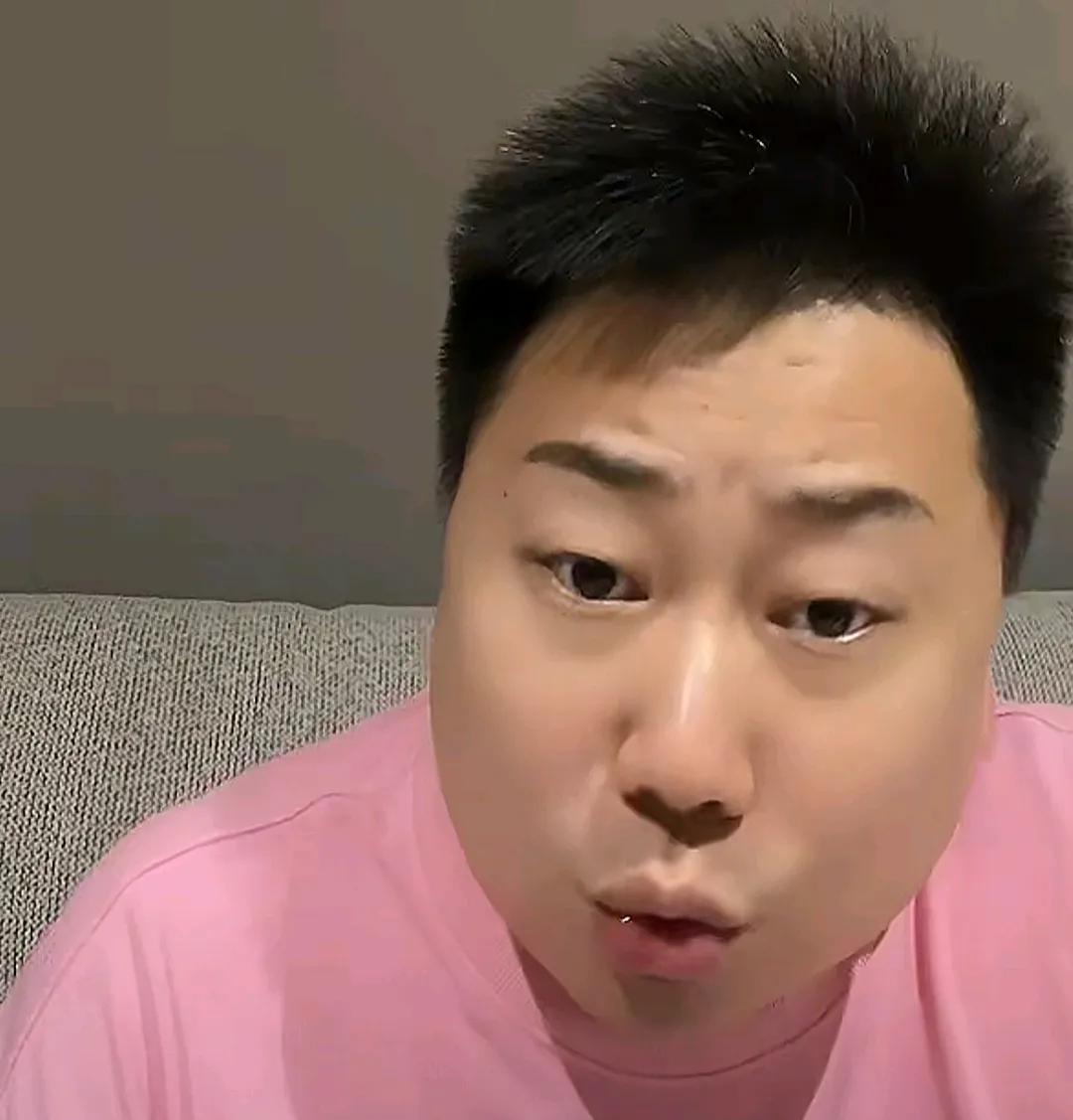 媒体人李宝库痛批了U16国足主帅张耀坤。在U16国足主场被吉尔吉斯斯坦队3-3