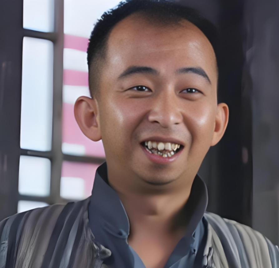 巨兴茂用10亿身家，娶到了大美女孟久淇，明明是人生赢家，却因和妻子的颜值差距，被