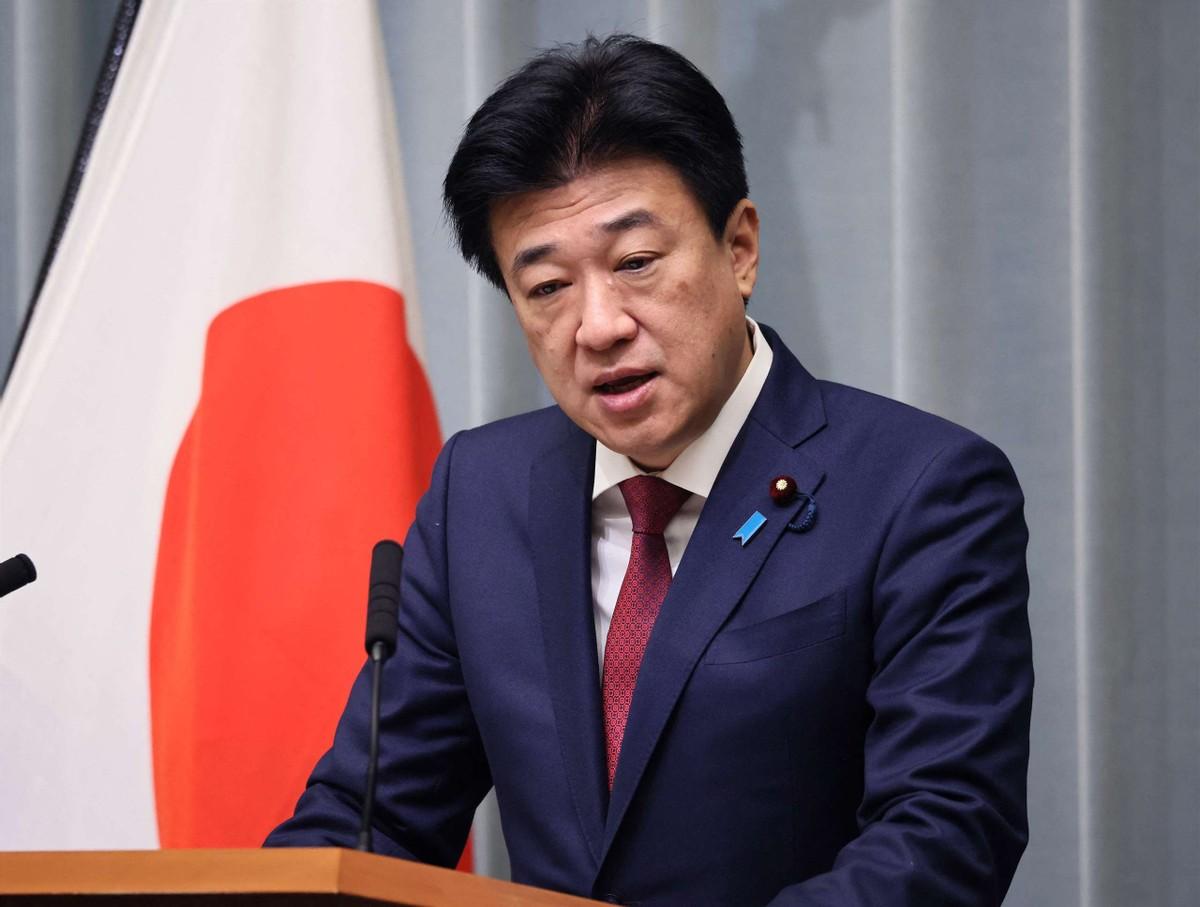 日本已经彻底慌了！在11月25日，日本内阁官房长官木原稔在一场记者会上表示，他拒