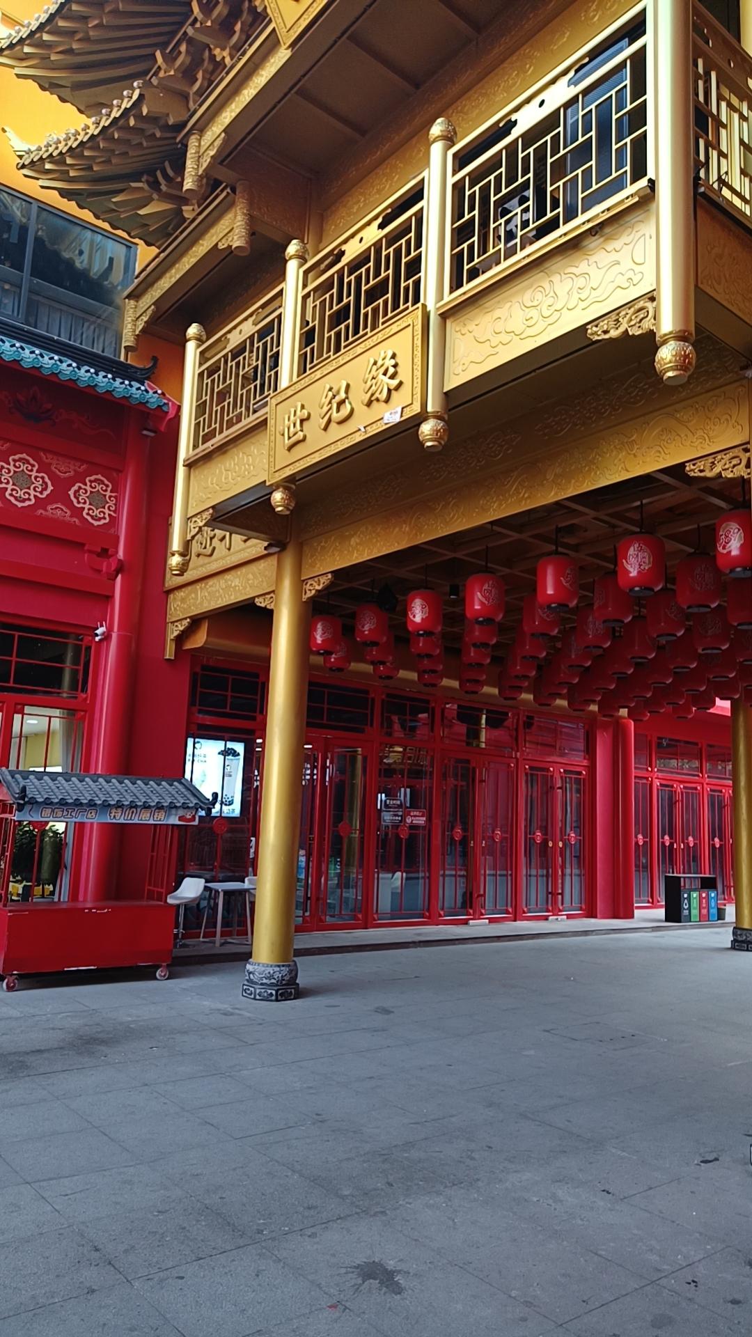 狗三啊，狗三。那天一上午没有拉到一个女乘客，一上午全是清一色的光头小子，我怀疑