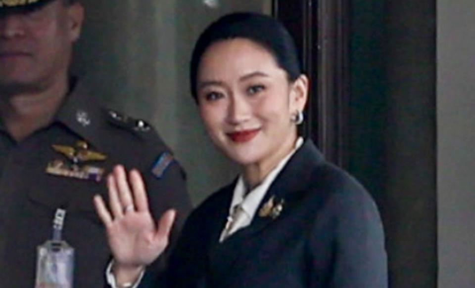 今天佩通坦的裁决，必将载入泰国历史史册！只是他信家族又一位总理下台了，恐怕最高兴
