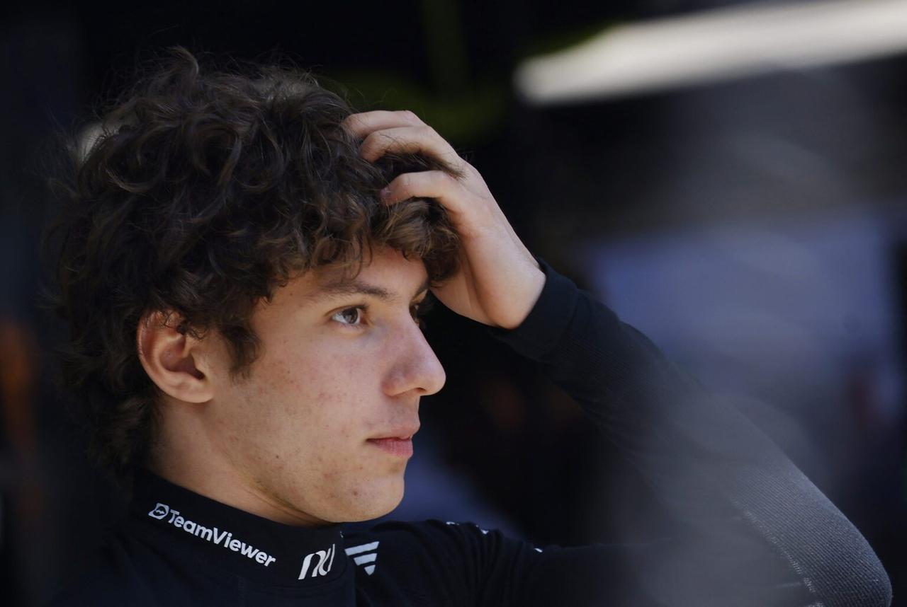 F1中国站：裁判报告曝光！诺里斯亲口"救"安东内利，梅奔车手躲过罚退重罚安东内