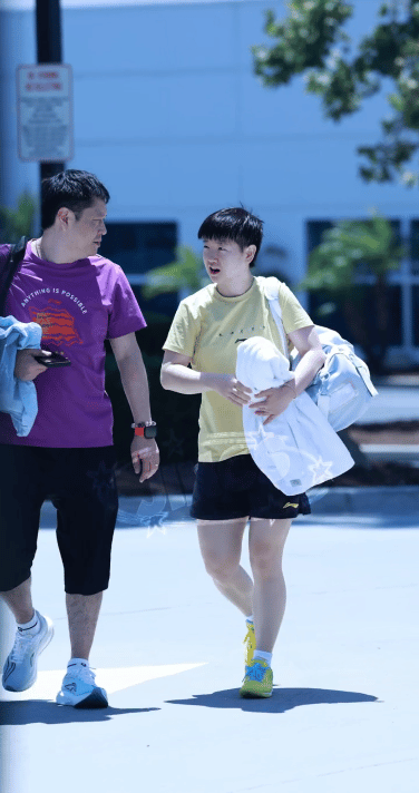 6.25日，莎莎下训了，湿漉漉的头发，状态很好。训练会很辛苦，头发都湿了，但是