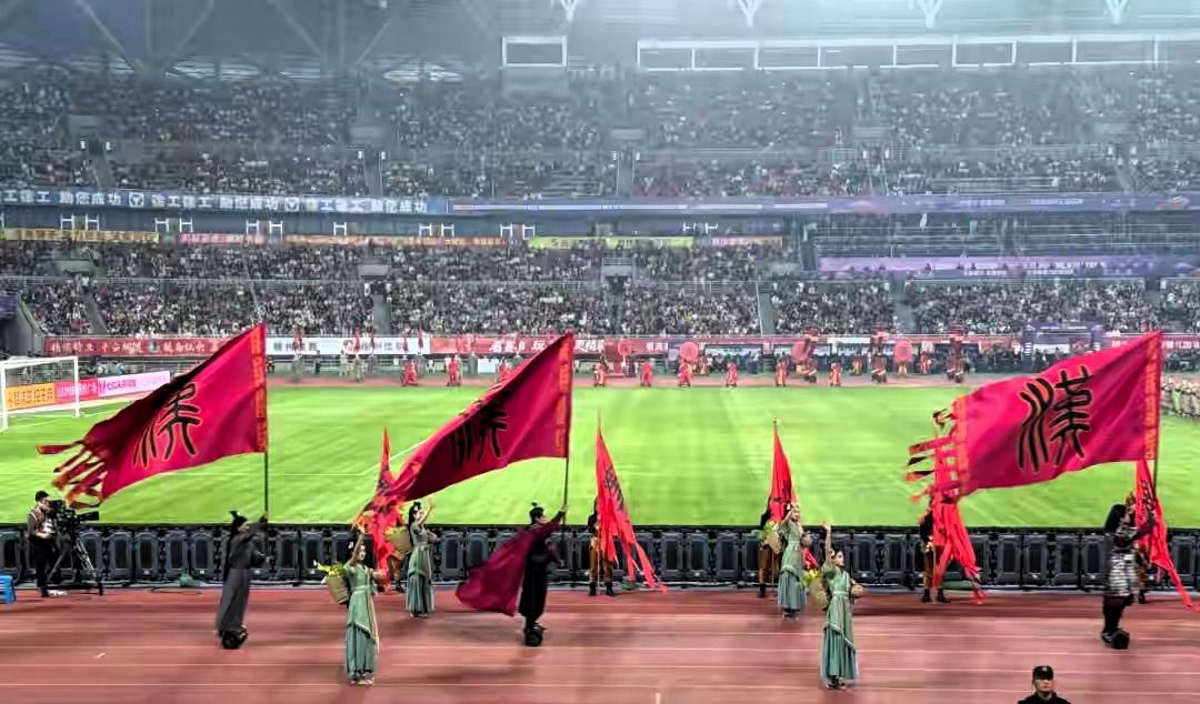 99%的人没看懂：苏超"刘邦唱大风歌"，根本不是文化表演，是中国体育的破局密码！