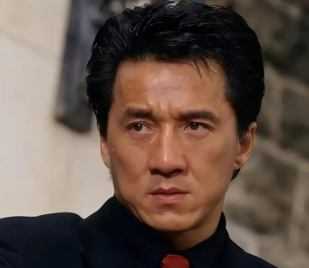 成龙拒收欧弟，只因酒杯没空欧弟两次下跪拜师，一次喝醉，一次录节目。成龙把人