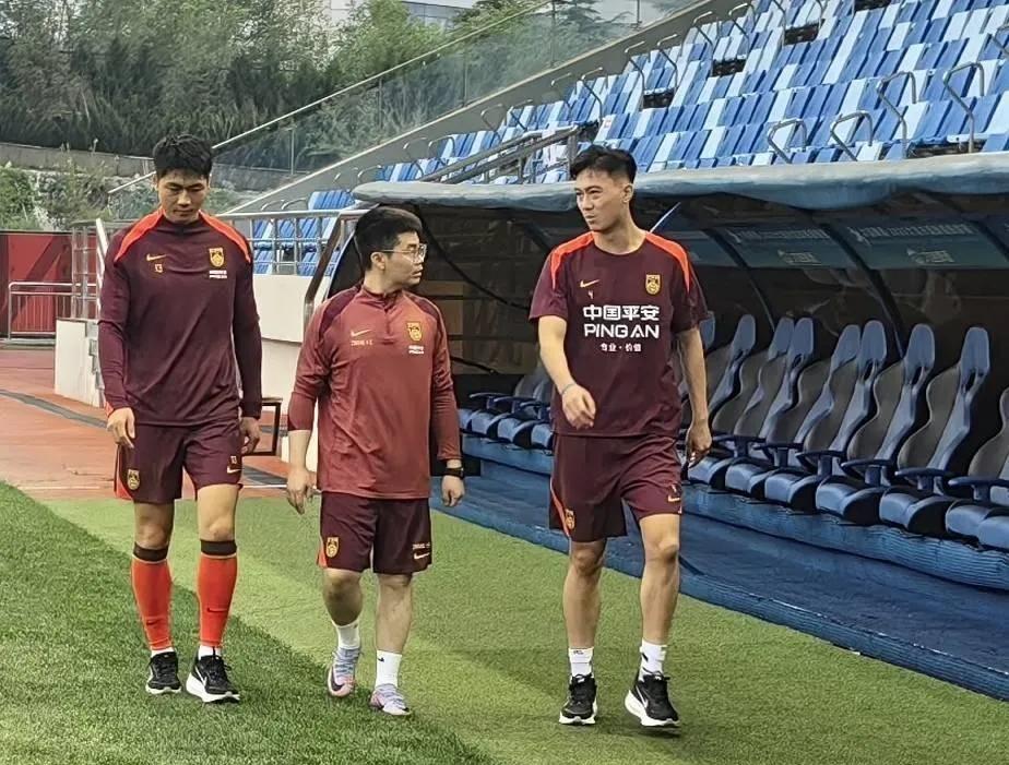 申花迎来联赛争冠好消息！北京国安主力吴少聪因为伤病离开国足回到俱乐部，也队两周后