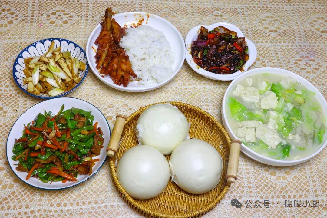 家常便当，色香味俱全，健康美味！🍛🥗🍲🥘家常便饭，温暖心田。