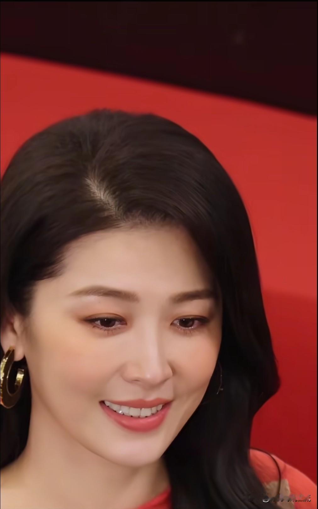 港星女神周丽淇，由模特出道，网友热评从头靓到脚，从年轻靓到老，1979年出生的她