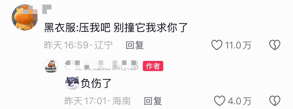 溜车的是保时捷718，落地大概70-80万，后面那辆是劳斯莱斯曜影，敞...