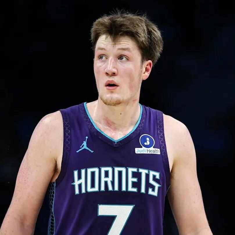 有一说一，今日克尼佩尔和弗拉格的赛场表现压根不是一个层级！！弗拉格：19岁，2