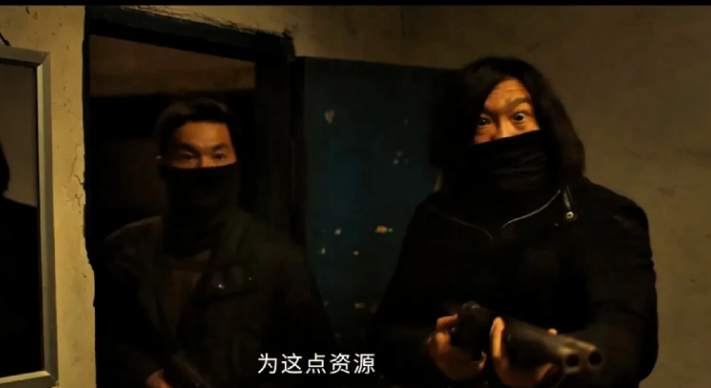 《以法之名》万海终于醒悟了，原来他的入狱正是自己当年的错误造成的。十三年前，禹