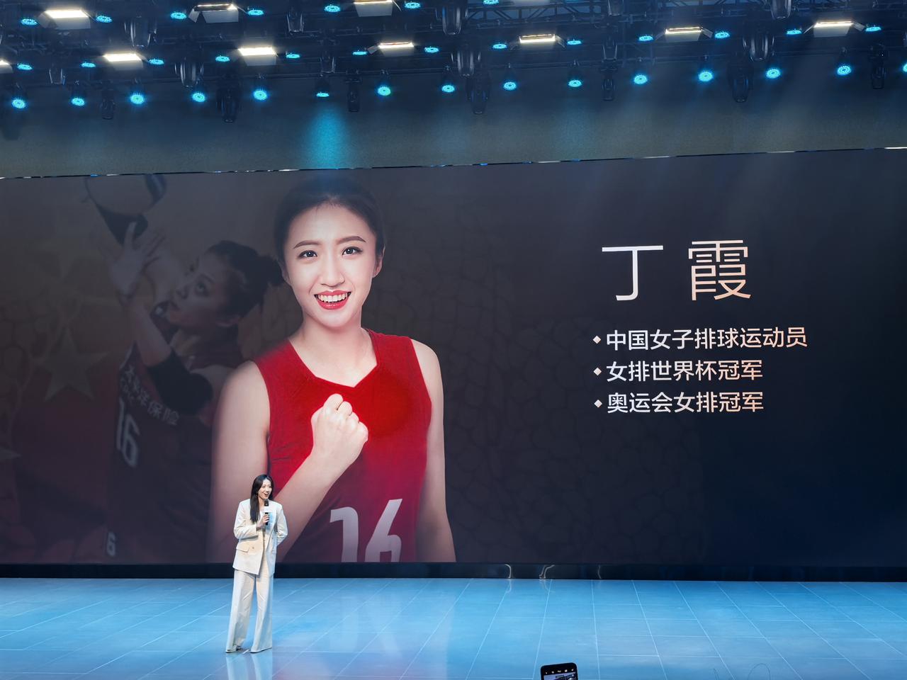 女排姑娘们，最近很忙！中国汽车品牌都很喜欢她们身上的那股拼搏正能量！