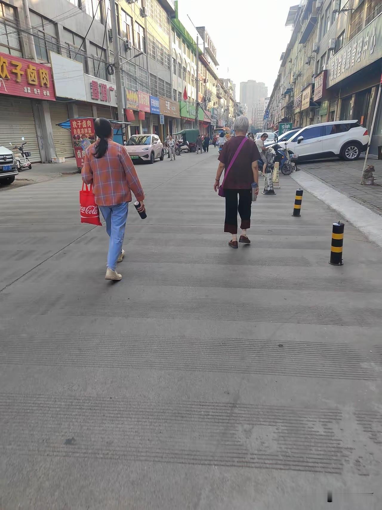 有没有发现，现在许多70后的女人都有一种时间错位感。明明自己都是四十七八，五十