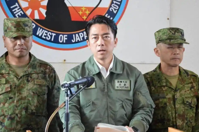 日本贴着台海边缘部署攻击导弹，到底威胁大不大？11月23日，日防卫大臣小泉进次郎