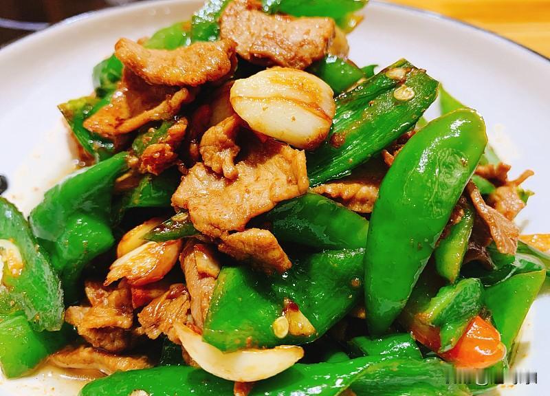 辣椒是开胃菜，吃辣椒可以强体，吃辣椒可以驱寒，所以根据自己的身体适当的吃一些辣椒