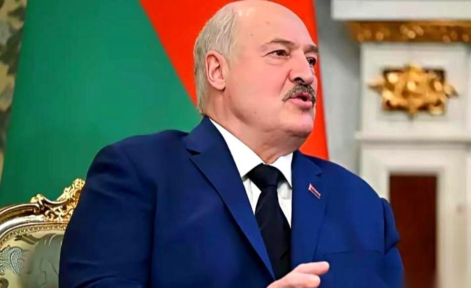 白俄罗斯总统卢卡申科，一句话把天捅了个窟窿。他说，一座存在了几十年的军工重镇