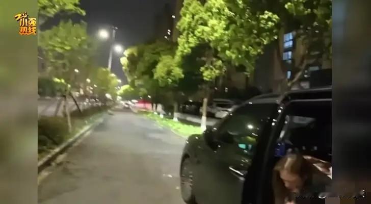 浙江台州，代驾师傅送四名醉酒客人回家，途中一女乘客直犯恶心，捂着嘴就要吐，师傅怕