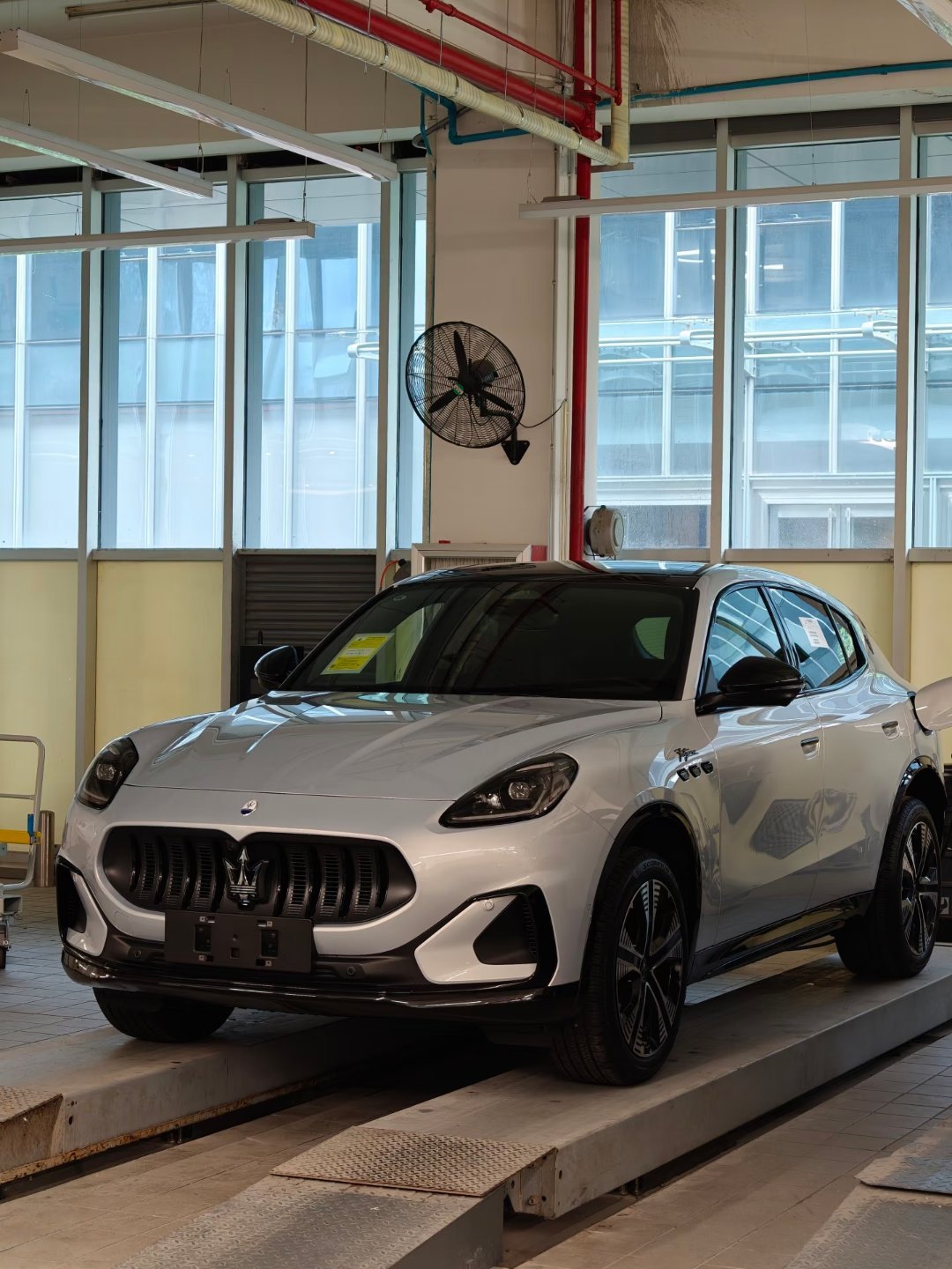 玛莎拉蒂GrecaleFolgore指导价89.88万，成交价35.88万，