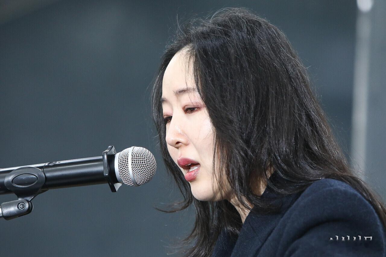 闵熙珍方否认泄露金泰亨聊天记录据韩媒，闵熙珍今日召开记者会后，记者就金泰亨说i