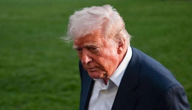 太讽刺了！打了1000多天，美国人终于承认自己“瞎了眼”。日前，白宫内部不得不面