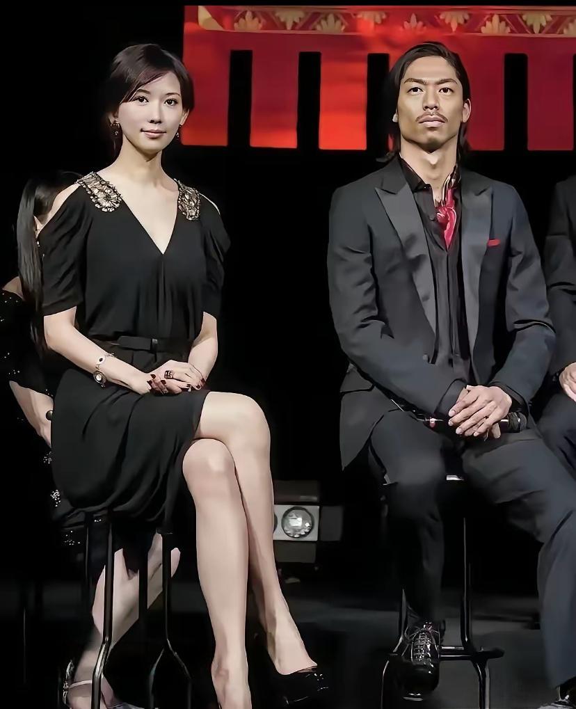 岁的日本丈夫黑泽良平合影。他们结婚七年来，不时有家暴传闻，林志玲公开澄清：“没有