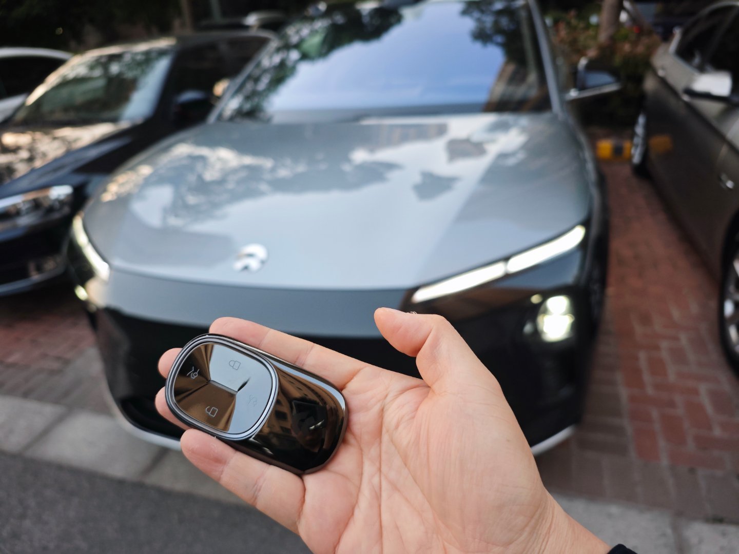 蔚来ET9试了，价格到位，内饰质感，外观颜值，后轮转向，线控底盘，主动悬架，底盘