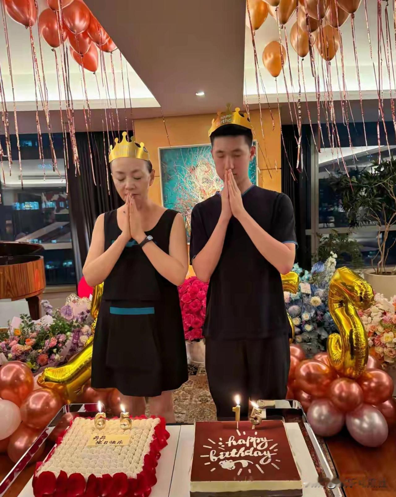8月25日宋丹丹66岁大寿，她的生日派对超温馨！在她的亿元豪宅里，到处都是鲜花气