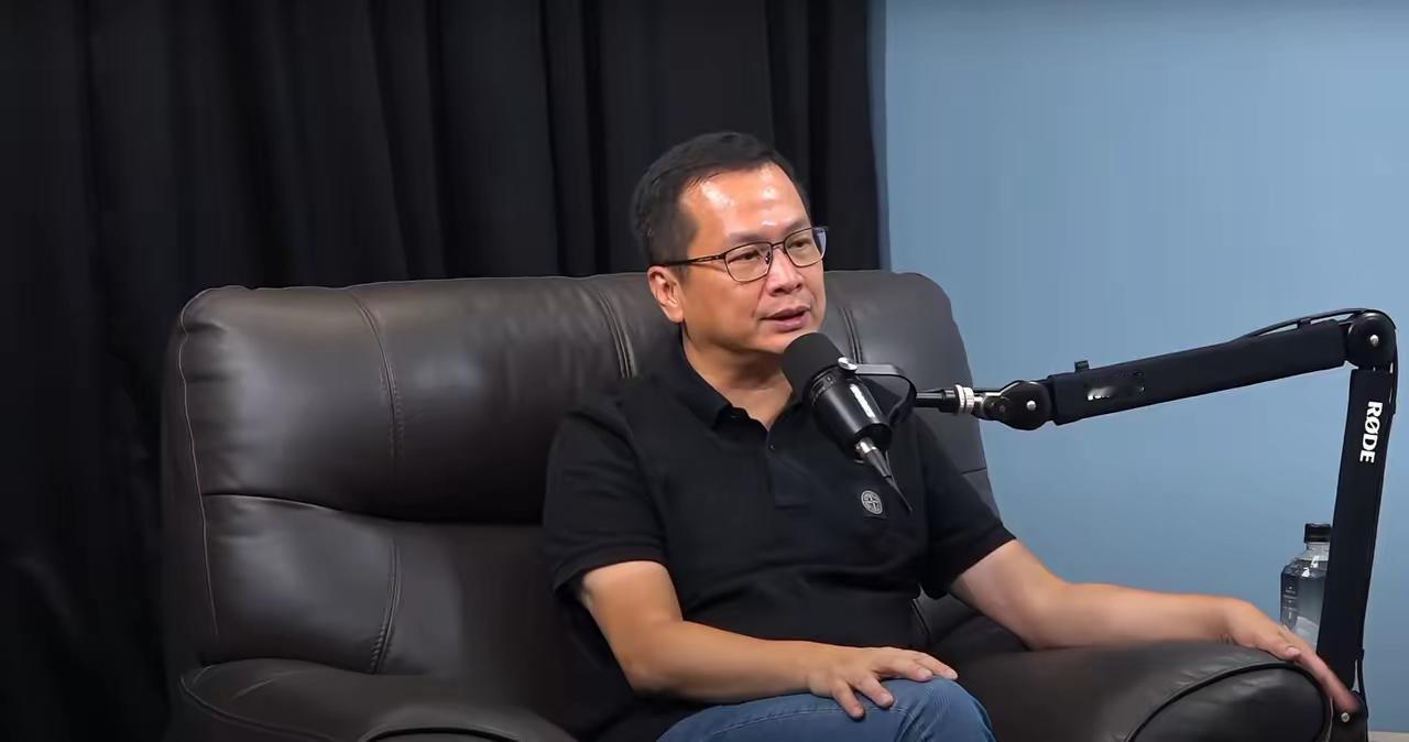 罗智强拜托馆长要跟他一起访问大陆，前提是罗智强如果当上了国民党党主席。这话是