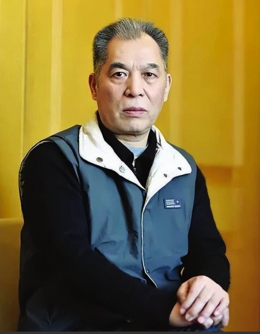 著名作家梁晓声的小姨20多岁时，未婚怀孕，誓死不说孩子的父亲是谁，最后被开除，生