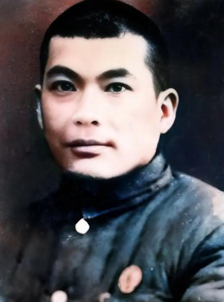 1945年，军统王牌杀手牛子龙，带着12个囚犯杀了11个看守，从那座号称“只有死