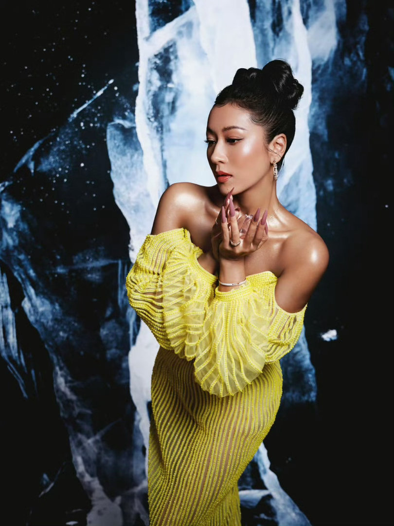 吉克隽逸丝滑掌握扭胯舞吉克隽逸这个扭胯舞片段我反复刷了好几遍，动作流畅又有力量