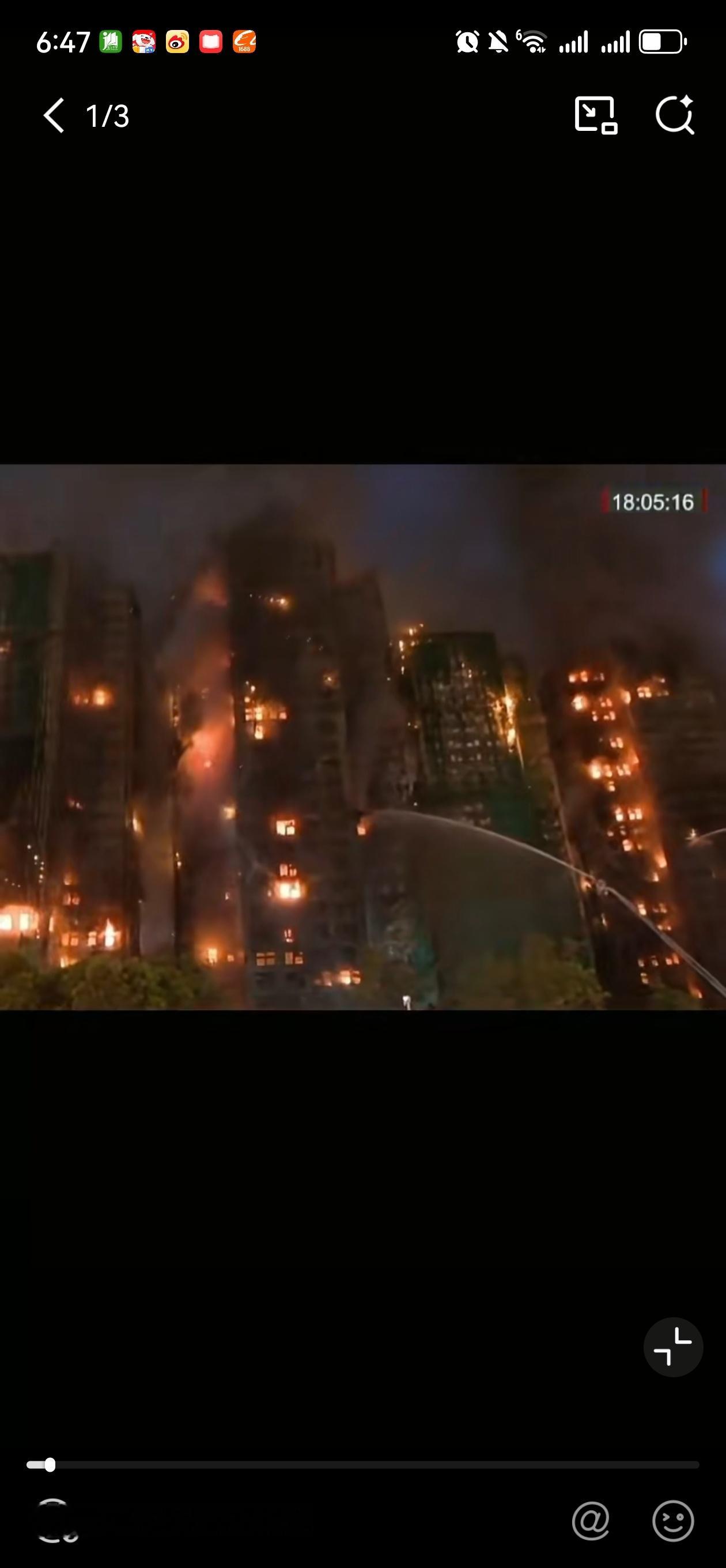 香港火灾翻修外墙，居然用竹子搭脚手架，一旦起火就是帮忙添柴烧成一片，神人啊