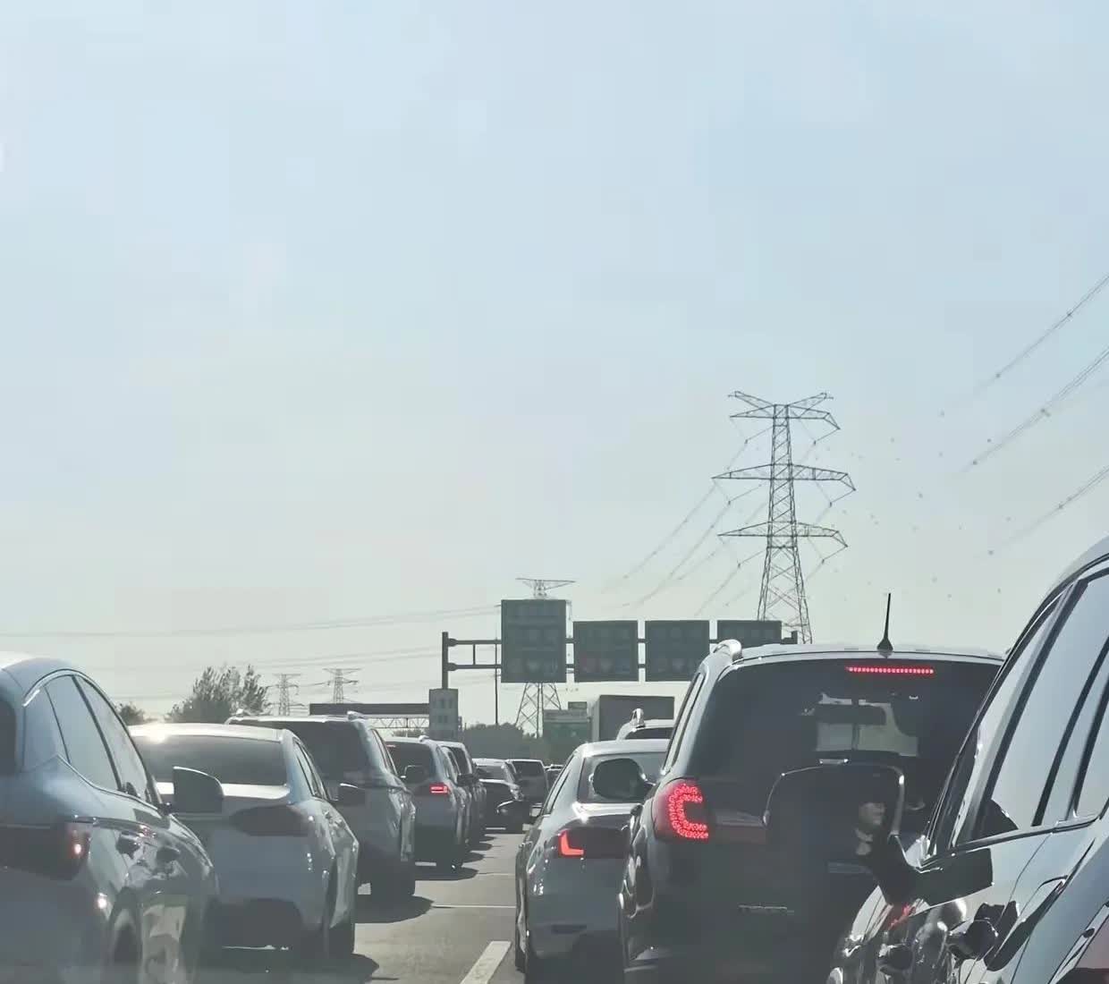 高速上你都开多少？​一、车速150以上：玩命​二、车速130-150